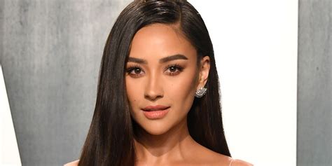 shay mitchell nudes|Shay Mitchell Shows A Peek Of Toned Butt, Legs In Naked IG。